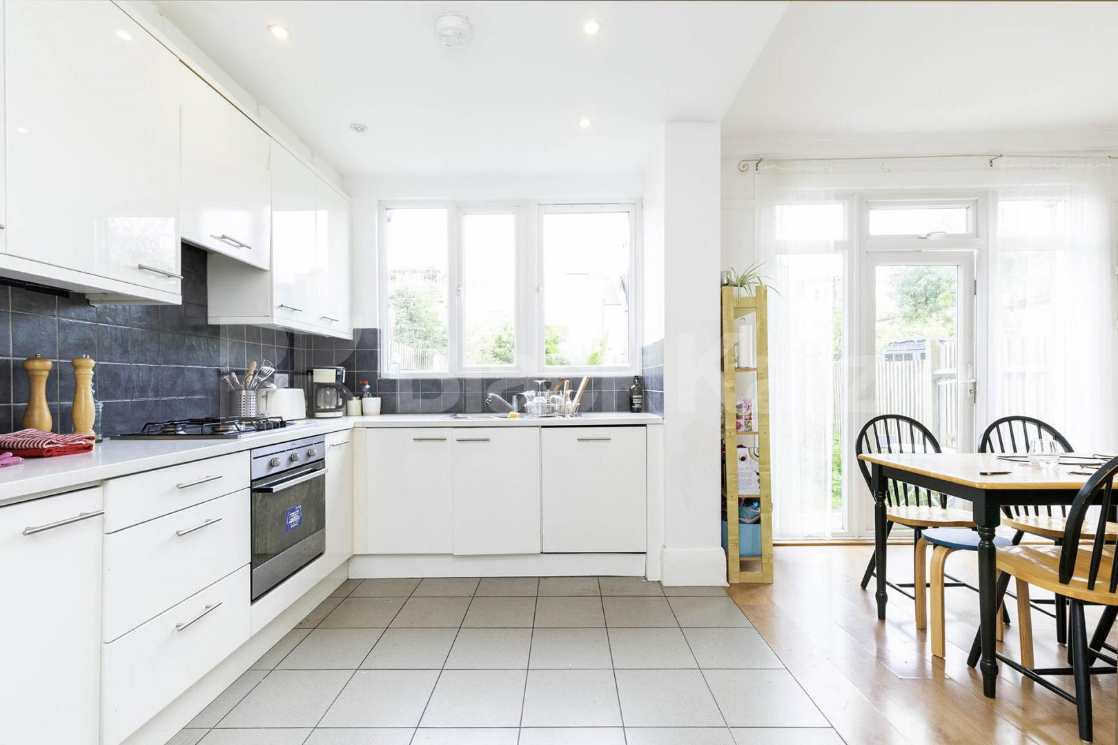 beautiful 3/4 bedroom house that will make the ideal home for a family Fairlawn Ave, East Finchley 